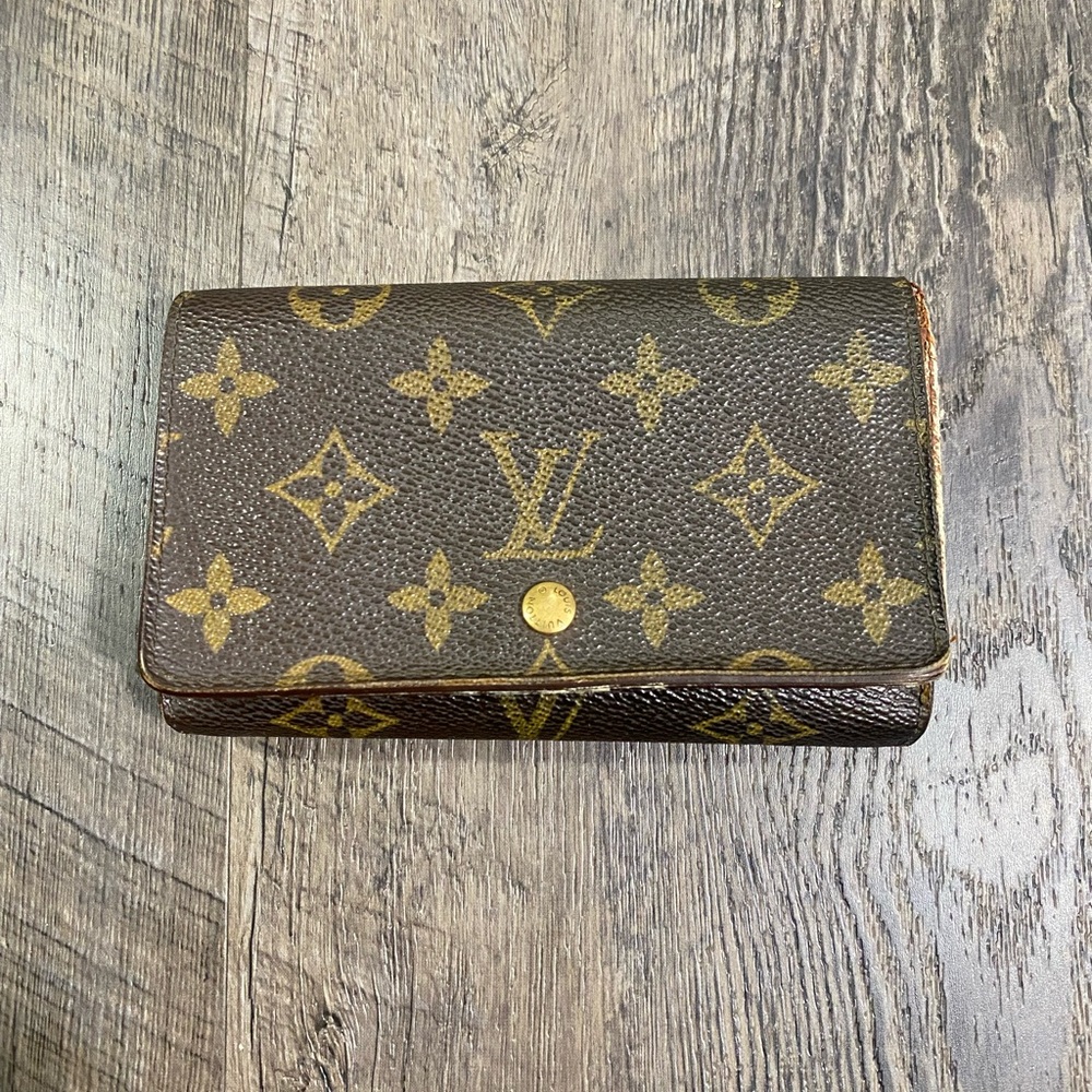 LOUIS VUITTON Monogram Porte Monnaie Billets Tresor Bifold Wallet